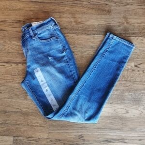OLD Navy Curvy Skinny Distressed Faded Jeans 2 New